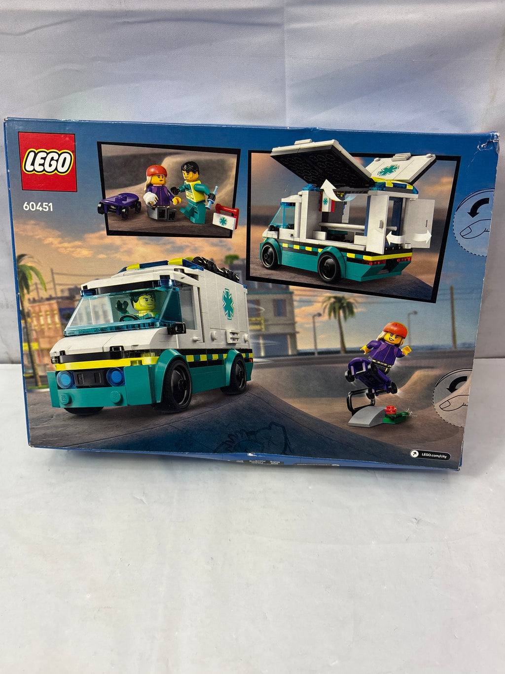 LEGO City Emergency Ambulance Building Toy with 2 Minifigures 60451 *New, Damaged Box