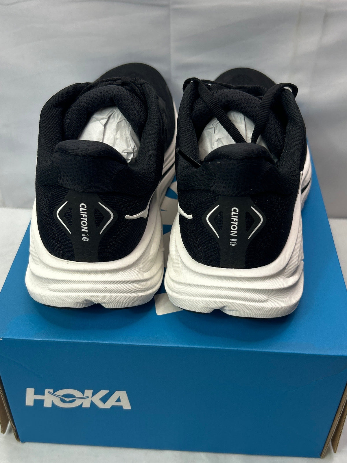 HOKA Men’s Clifton 10 BWHT Size 7D *New