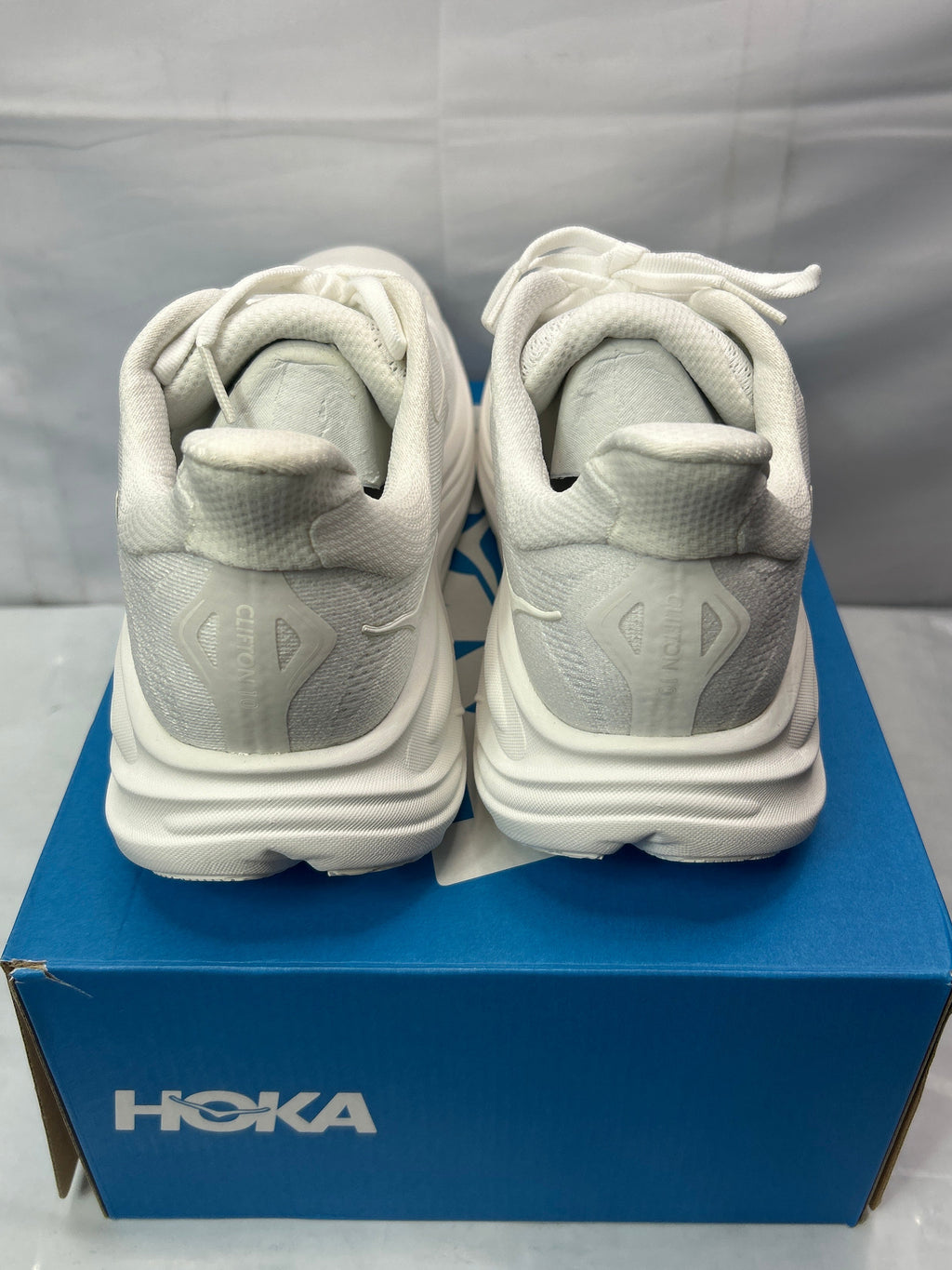 HOKA Men’s Clifton 10 WWH Size 9D *New