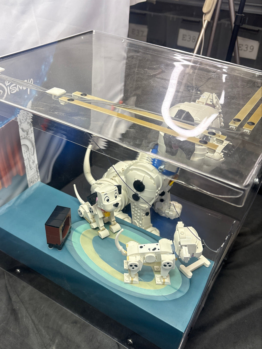 LEGO Disney 101 Dalmatians 43271 43269 Lighted Store Display *Damaged