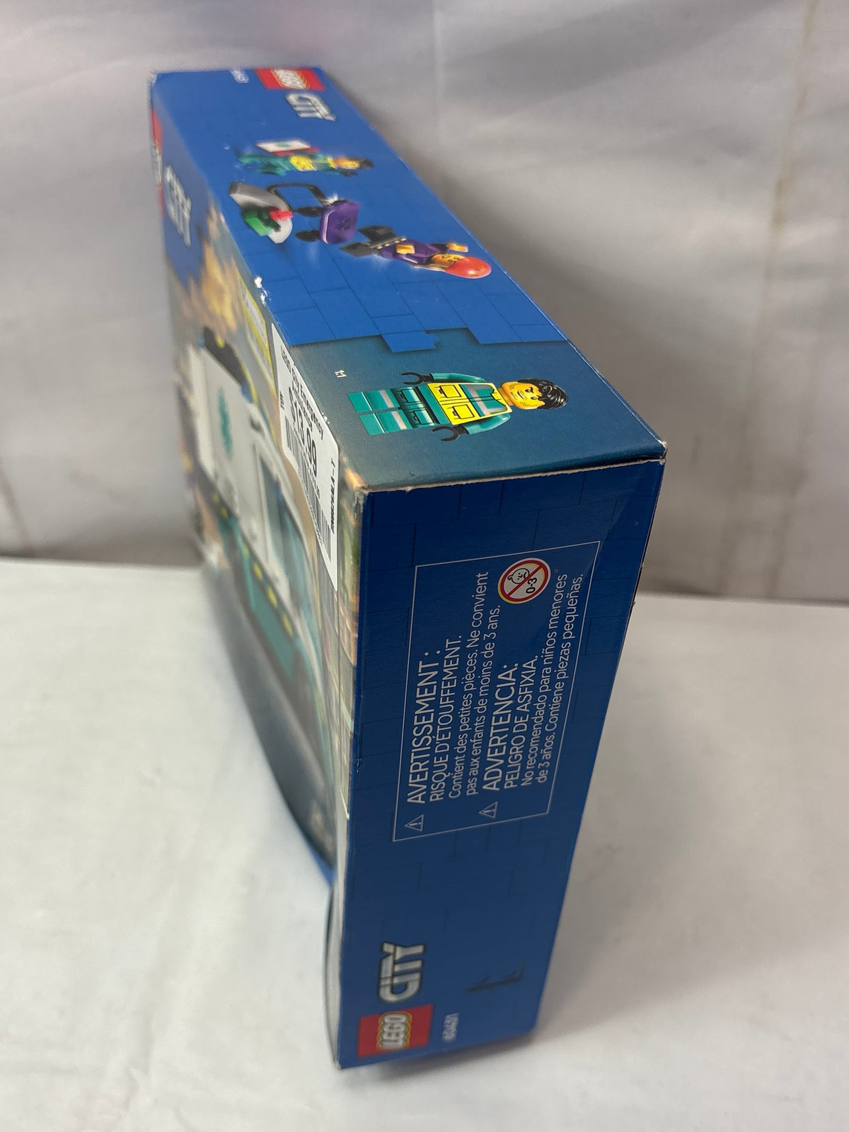LEGO City Emergency Ambulance Building Toy with 2 Minifigures 60451 *New, Damaged Box