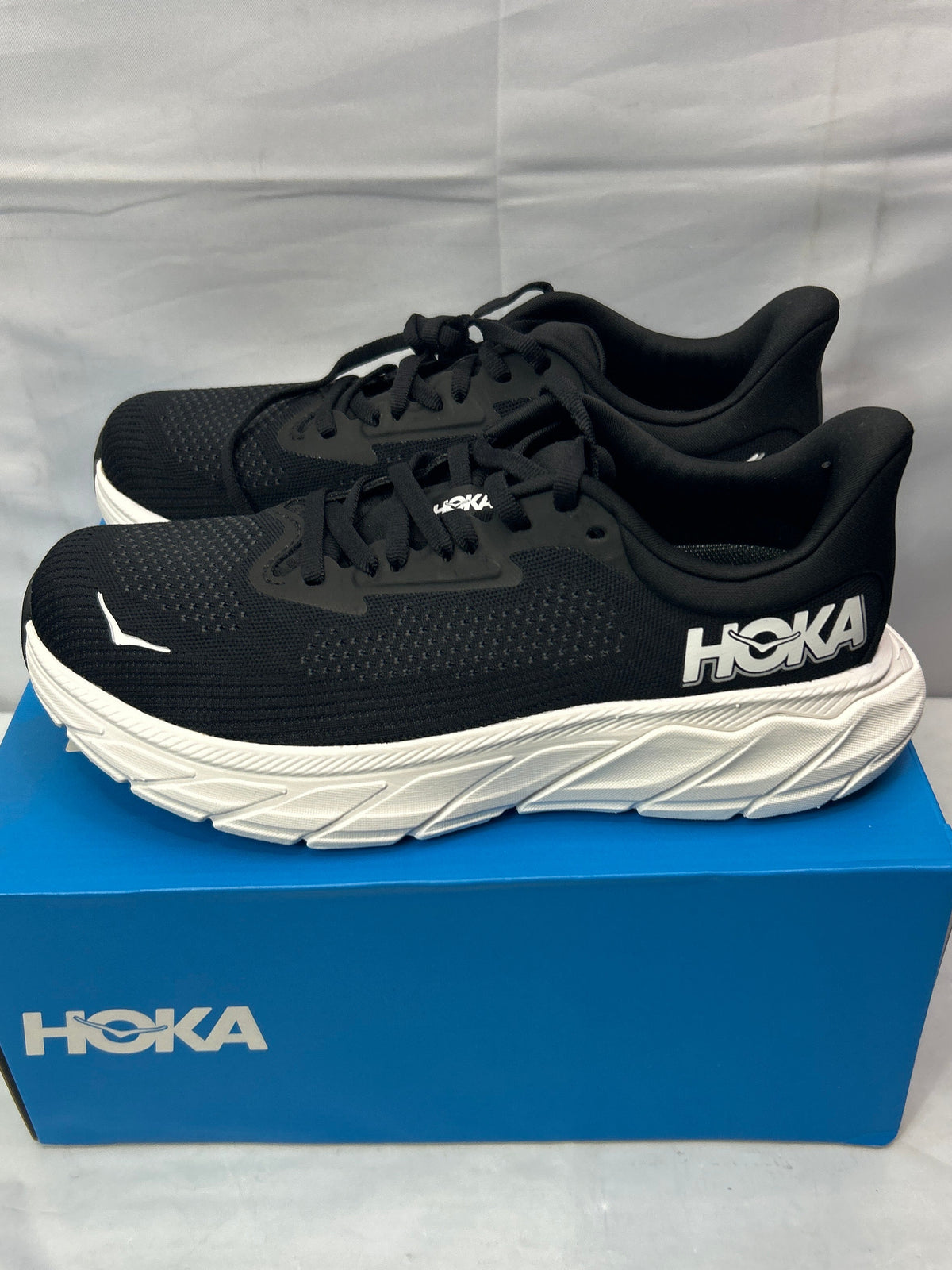 HOKA Women’s Arahi 7 BWHT Size 7B *New